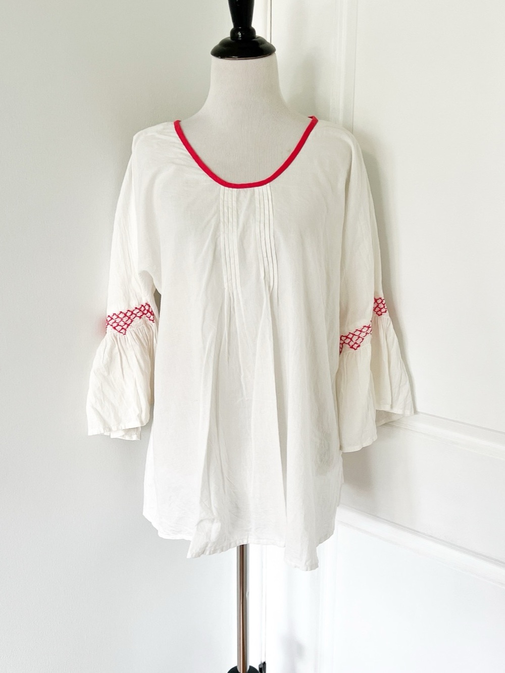 ELLOS Embroidered Tunic in White & Red Size Medium Like New
